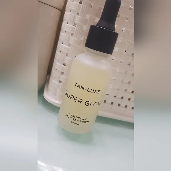 Tan-Luxe Super Glow - Picture 2 of 4